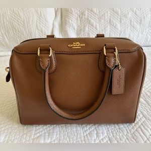 Coach Outlet Bag. Medium brown. Removable strap. No major scratches. Leather.